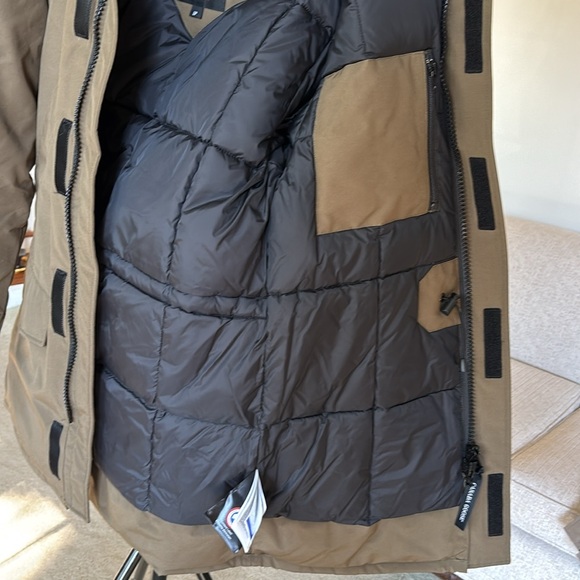 Canada Goose NWT Men’s Langford Heritage Parka Size S Military Green w Fur - Picture 8 of 11